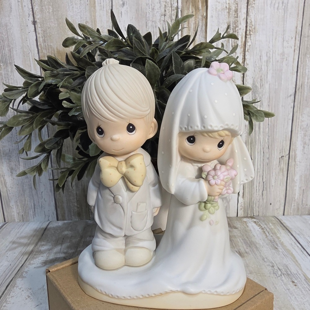 Precious Moments 1979 The Lord Bless You and Keep You Wedding Figurine E-3114